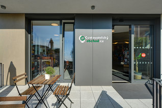Cestovatelský obchod a Café na cestě